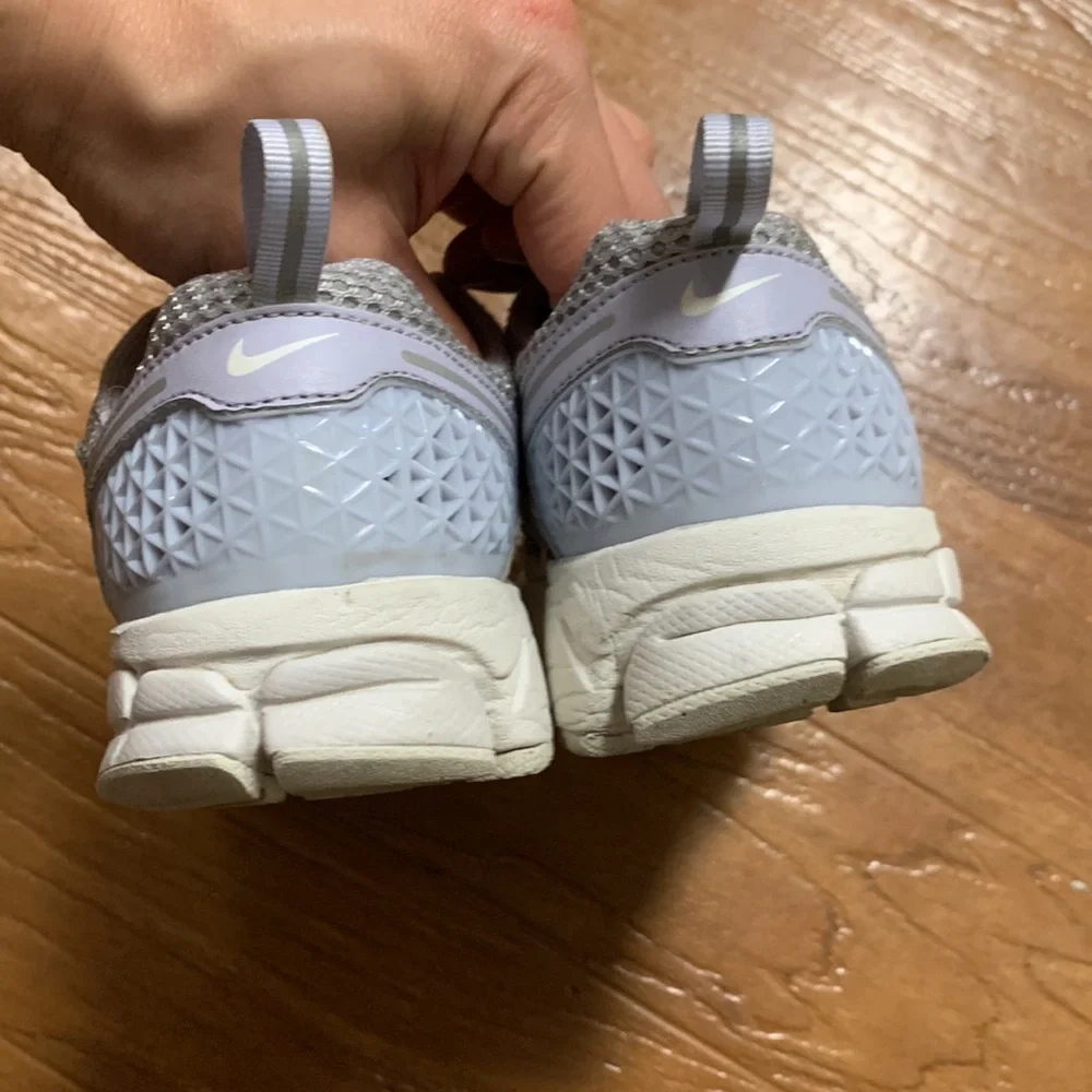 Nike Zoom Vomero 5 Athletic Sneakers